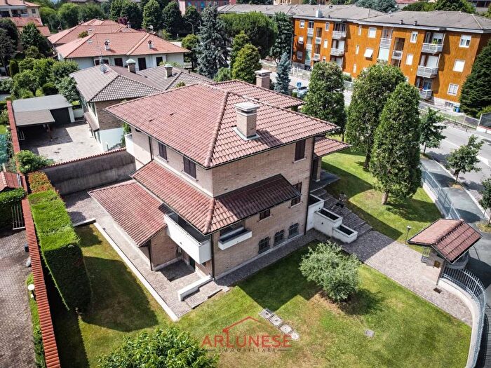 Casa con 5 locali in vendita in Piazza del Popolo, Centro, Arluno