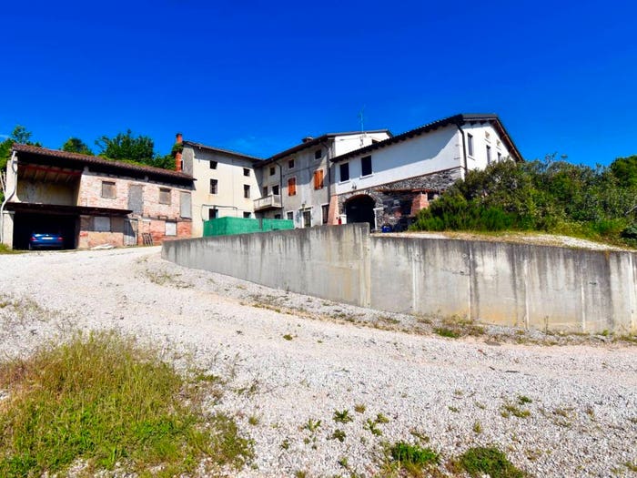 Casa con 6 locali in vendita in via laghi, Centro, Chiampo