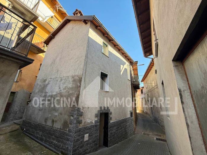 Casa quadrilocale in vendita in Via Lamiolo, Centro, Garzeno