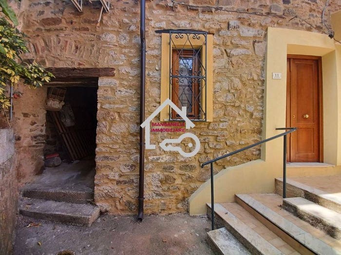 Casa bilocale in vendita in Via Castiglione, Centro, Laureana Cilento