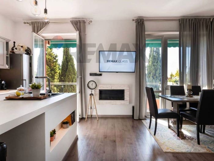 Appartamento trilocale in vendita in Via Dei Reggio, Multedo, Genova