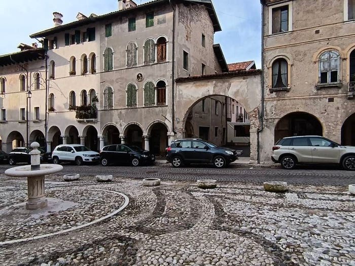 Casa con 6 locali in vendita in Piazza Trento e Trieste, Centro, Feltre