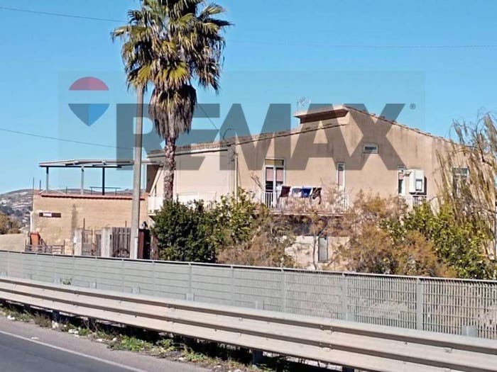 Appartamento con 6 locali in vendita in Contrada Sant'Ippolito, Centro, Caltagirone