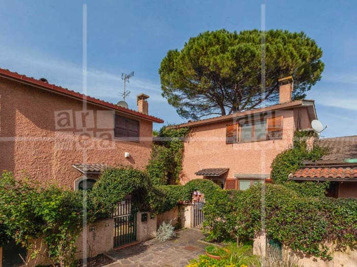 Casa con 6 locali in vendita in Largo Dell' Olgiata, Olgiata, Roma