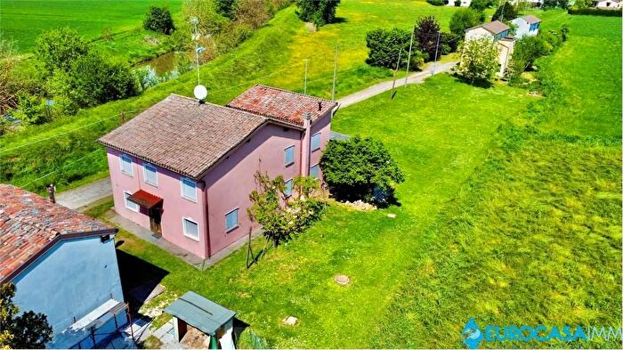 Casa con 9 locali in vendita in Via Nazario Sauro, Rolo