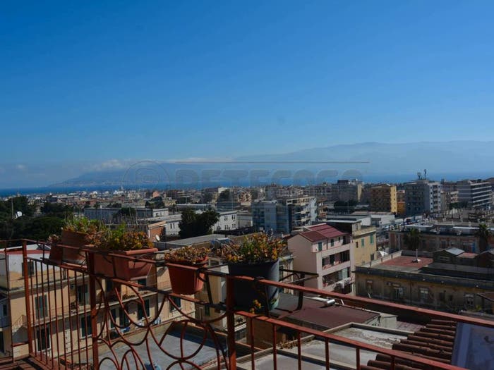 Appartamento quadrilocale in vendita in Salita Montesanto, Villaggio Santo, Messina