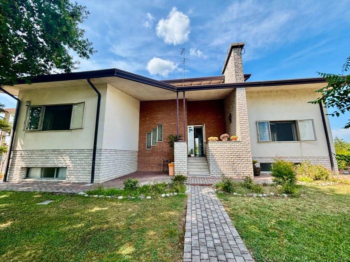 Casa con 6 locali in vendita in Via Falzago, Pasiano di Pordenone