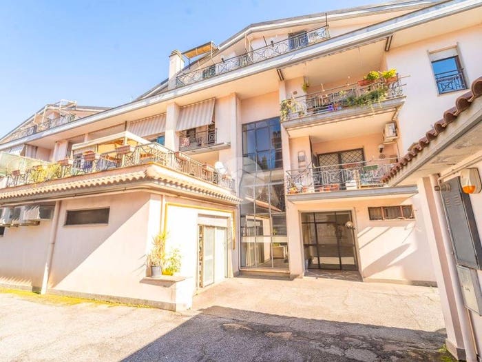 Appartamento trilocale in vendita in Via di Fontana Candida, Fontana Candida, Roma