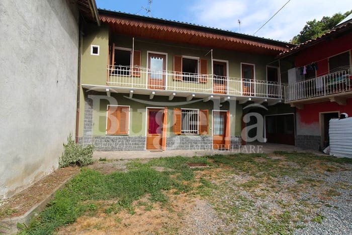 Casa quadrilocale in vendita in Frazione Broglina, Magnano