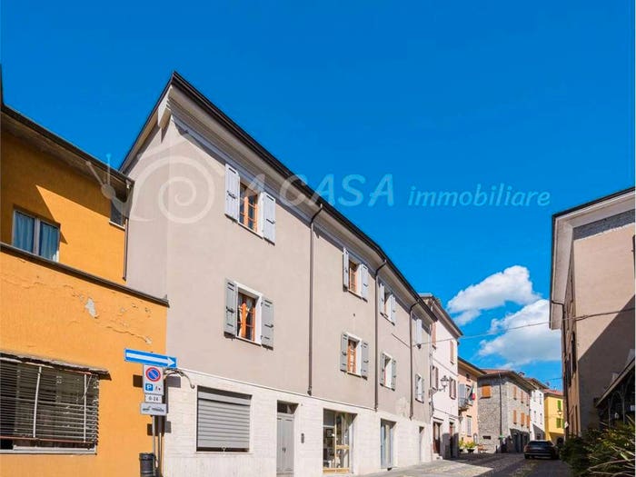 Appartamento trilocale in vendita in Via Giuseppe Mazzini, Centro, Calestano