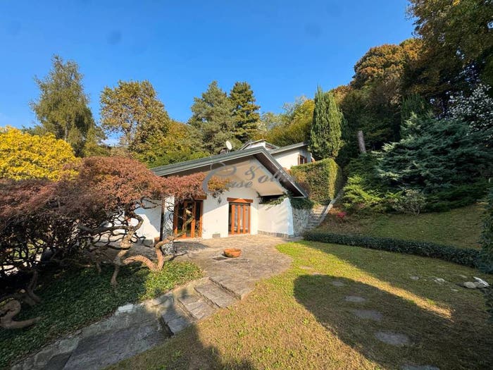 Casa con 6 locali in vendita in Via del Ronco, Centro, Carimate