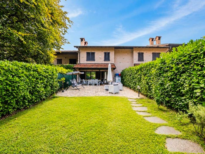 Casa quadrilocale in vendita in Via Papa Giovanni XXIII, Nobile Monguzzo, Monguzzo