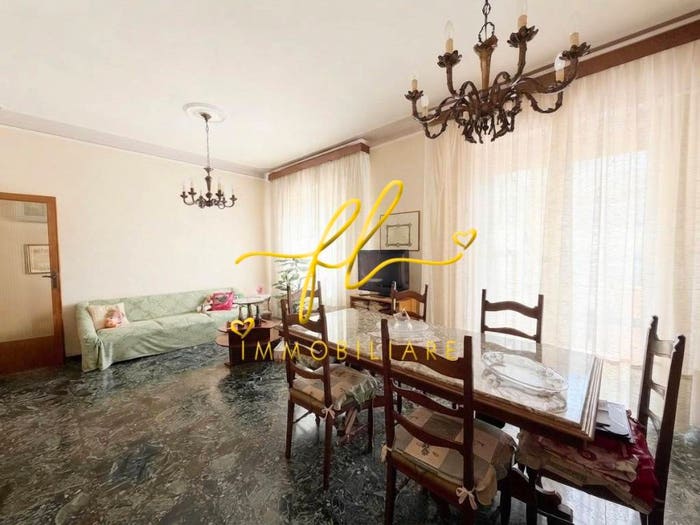 Appartamento quadrilocale in vendita in Via Francesco Carega, Ospedale Stazione, Livorno