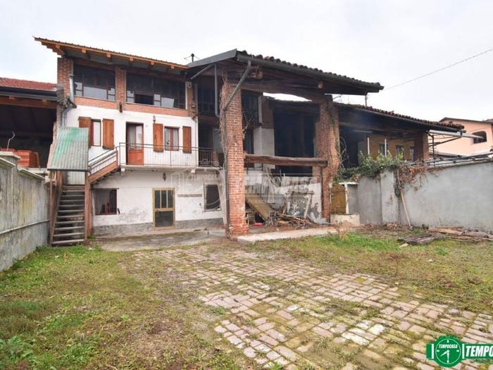 Casa con 5 locali in vendita in Vicolo Ugo Foscolo, Centro, Bosconero