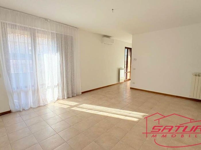 Appartamento quadrilocale in vendita in Via N Paganini, Sant'Anna, Lucca