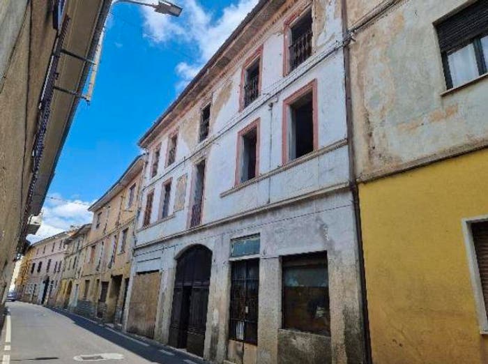 Appartamento trilocale in vendita in Via G Tosalli, Fara Novarese
