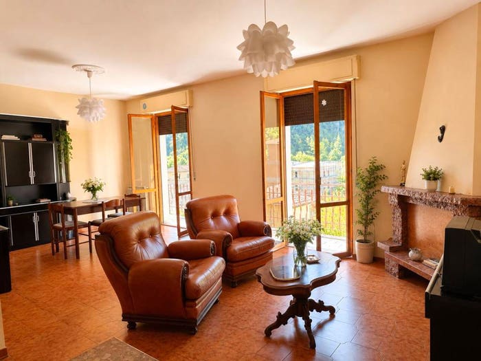Appartamento quadrilocale in vendita in Via della Madonnetta, Centro, Pioraco