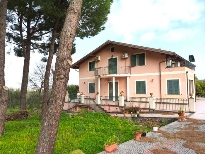 Casa con 6 locali in vendita in Via Vecchiuzzi, Aci Sant'Antonio