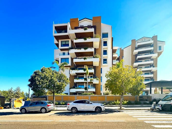 Appartamento con 6 locali in vendita in Via Venafiorita, Sacra Famiglia Bandinu, Olbia