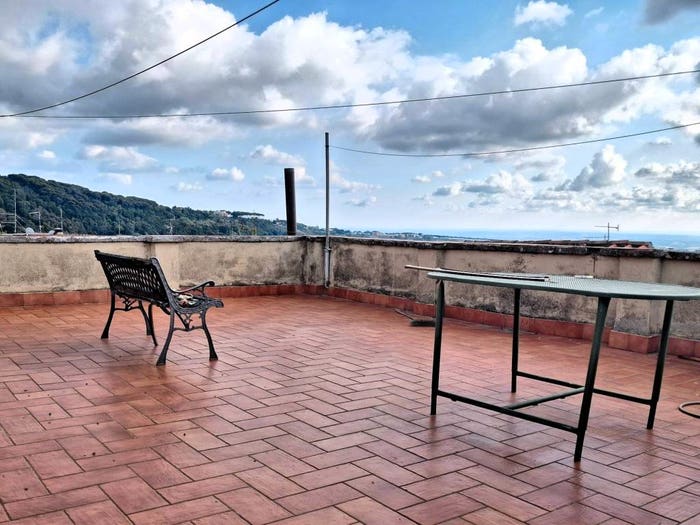 Appartamento quadrilocale in vendita in Via Azia, Centro, Ariccia
