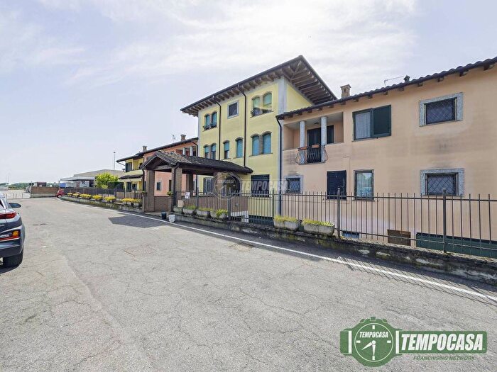 Appartamento bilocale in vendita in Via Giuseppe Verdi Cusanina, Calvenzano, Caselle Lurani