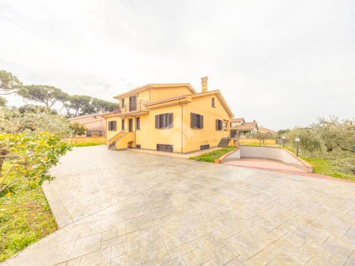 Casa quadrilocale in vendita in Via campolattaro, Pian Savelli, Roma