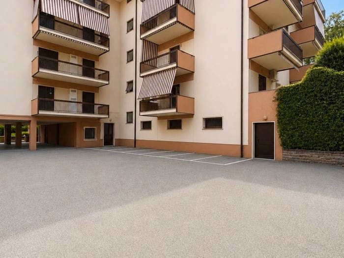 Appartamento trilocale in vendita in Via Luigi Zambarelli, Frascati