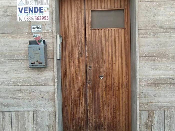 Appartamento con 6 locali in vendita in Via Liguria, Centro, Galatina