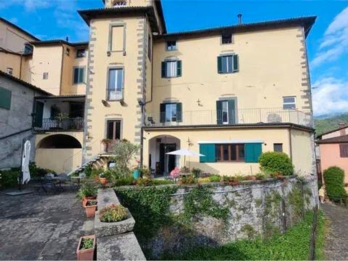 Appartamento con 5 locali in vendita in Via Olinto Dini, Centro, Castelnuovo di Garfagnana