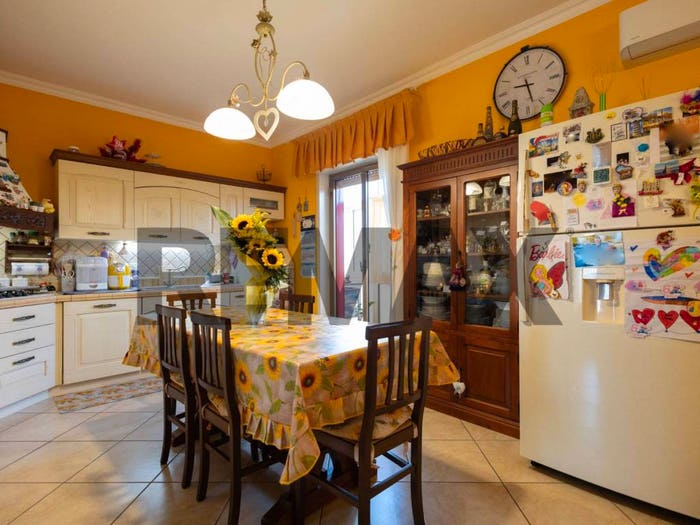 Appartamento con 6 locali in vendita in Via Silvio Pellico, Centro, Giarre