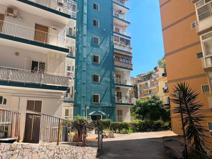 Appartamento trilocale in vendita in Via Domenico Fontana, Arenella, Napoli