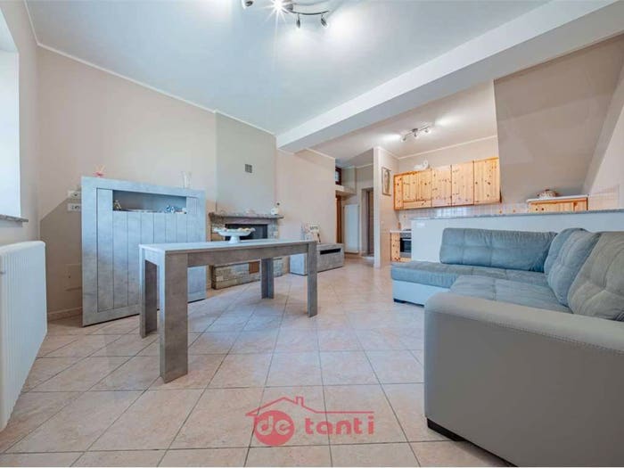 Casa con 6 locali in vendita in Via Alla Fontana, Burano, Montemezzo