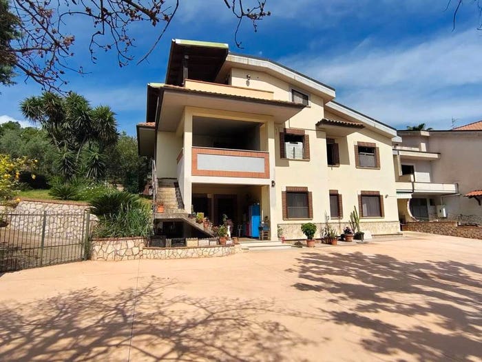 Casa con 6 locali in vendita in Via Madonna Della Delibera, Priverno