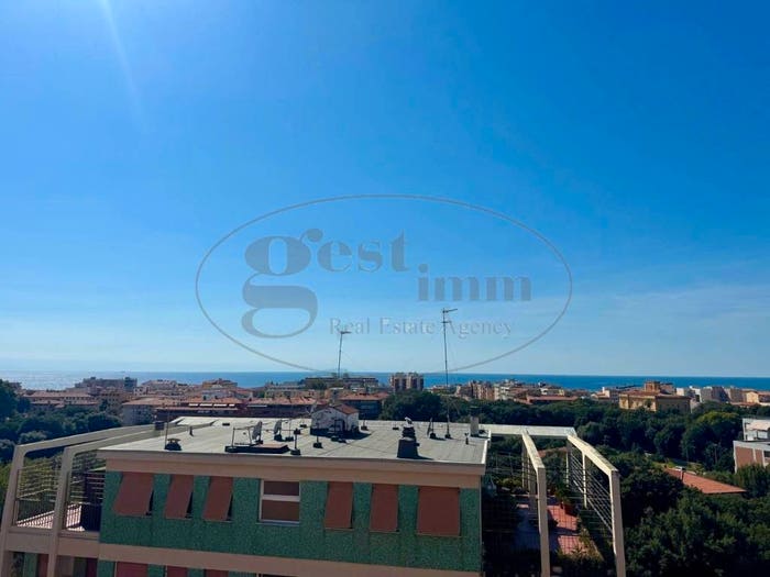 Appartamento quadrilocale in vendita in Accademia Terrazza Mascagni, Livorno