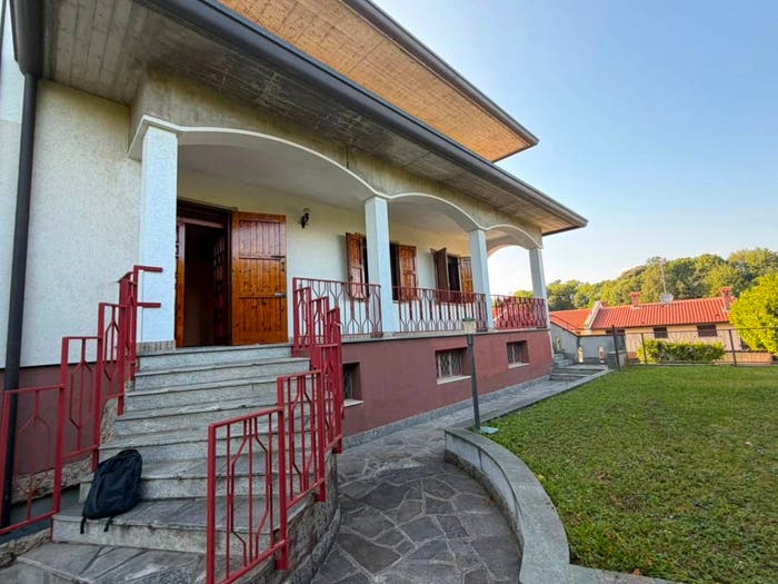 Appartamento quadrilocale in vendita in Via Michelangelo Buonarroti, Centro, Inverigo