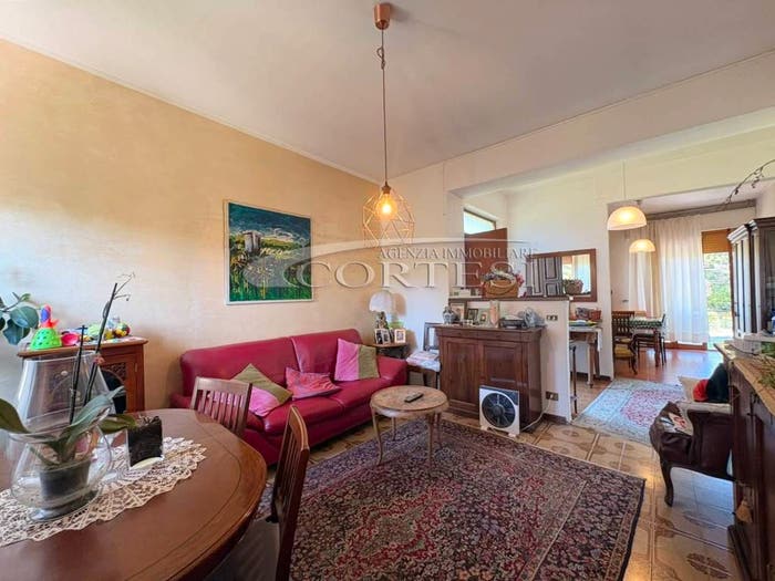 Casa con 6 locali in vendita in Via A De Gasperi, Pergola