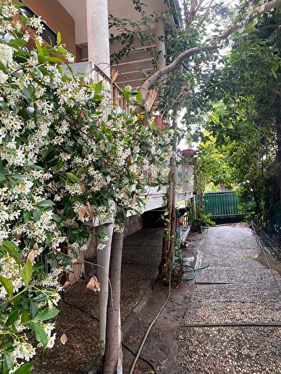 Casa con 11 locali in vendita in Via Marecchiese, Rimini