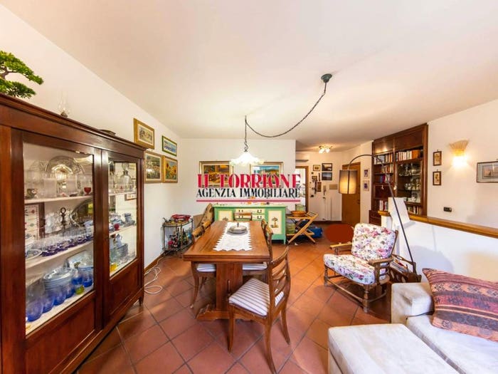 Appartamento con 6 locali in vendita in Viale Giuseppe Garibaldi, Centro, Pescia