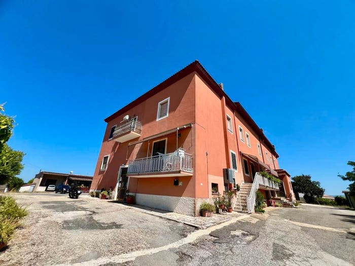 Appartamento quadrilocale in vendita in Via Fossignano, Fossignano, Aprilia