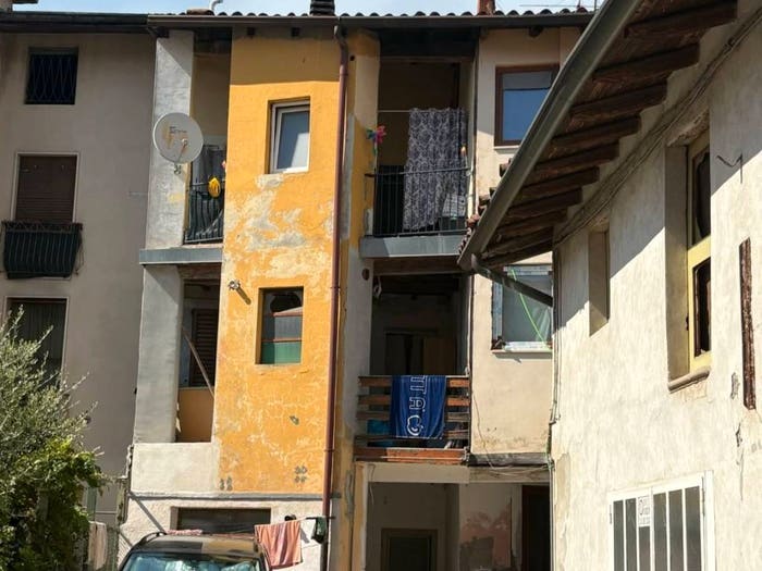 Appartamento trilocale in vendita in Via Enrico Cialdini, Levate