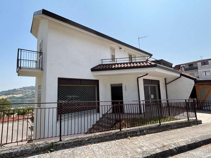 Casa trilocale in vendita in Via Francesco Maiorano, Apice