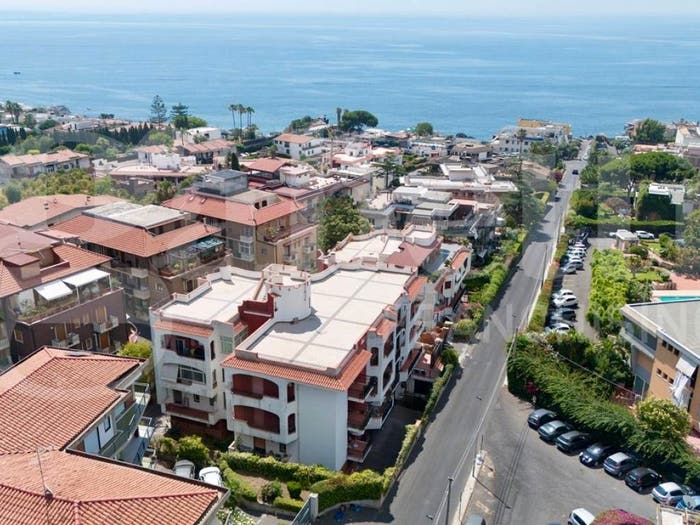 Appartamento con 6 locali in vendita in Via Mollica, Cannizzaro, Aci Castello