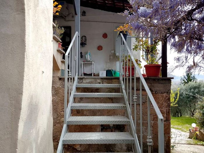 Casa con 6 locali in vendita in Via violi Snc, Galluccio