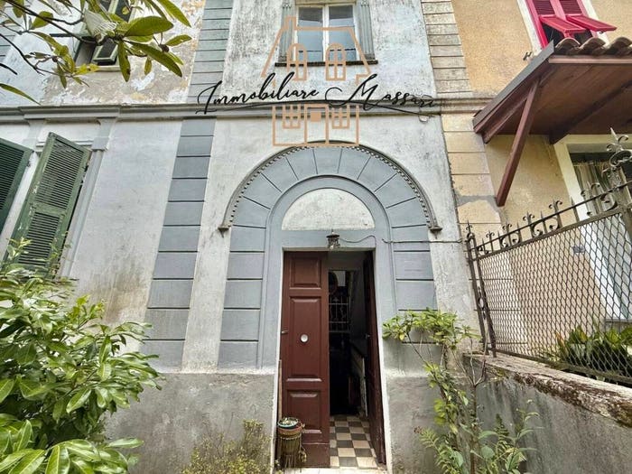 Casa con 6 locali in vendita in Viale Lorenzo Quartieri, Centro, Bagnone