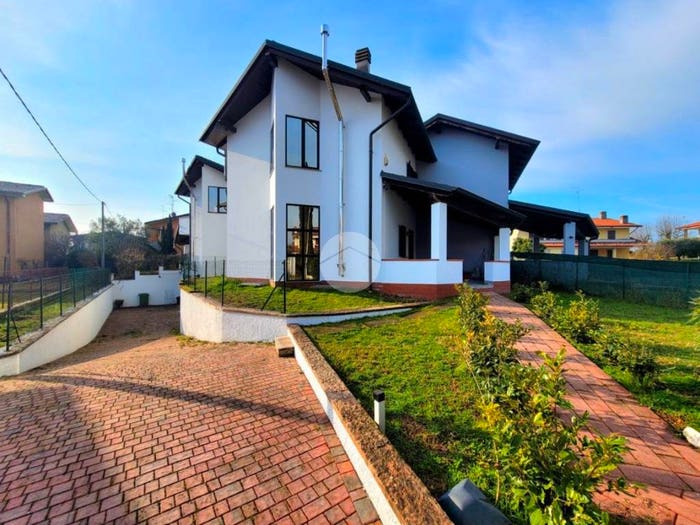Casa con 5 locali in vendita in Via diaz, Centro, Castelnuovo del Garda