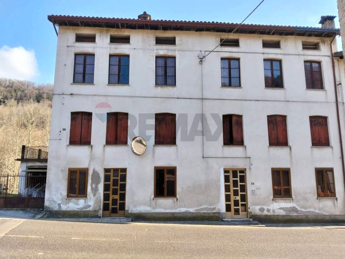 Casa con 6 locali in vendita in Via Gisbenti, Valli del Pasubio
