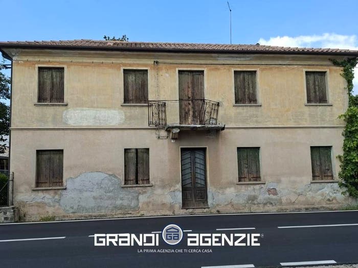 Casa con 6 locali in vendita in Via Trieste, Centro, Arcade