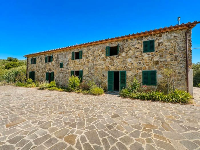 Casa con 6 locali in vendita in Monsummano Terme