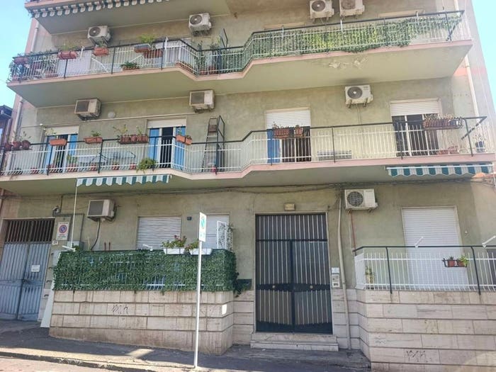 Appartamento quadrilocale in vendita in Via Gaetano Donizetti, Picanello, Catania