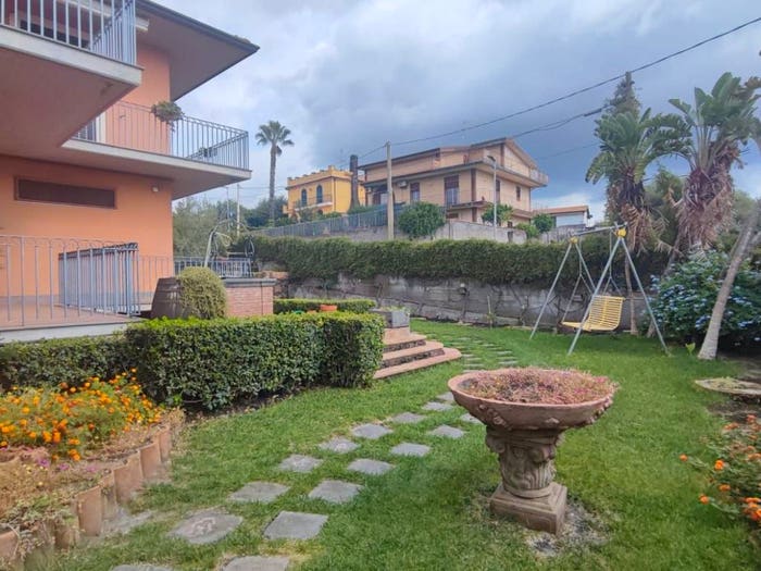 Appartamento con 6 locali in vendita in Via Pompeo Vecchio, Centro, Mascalucia